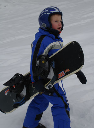 Инструктор по сноуборду для ребенка